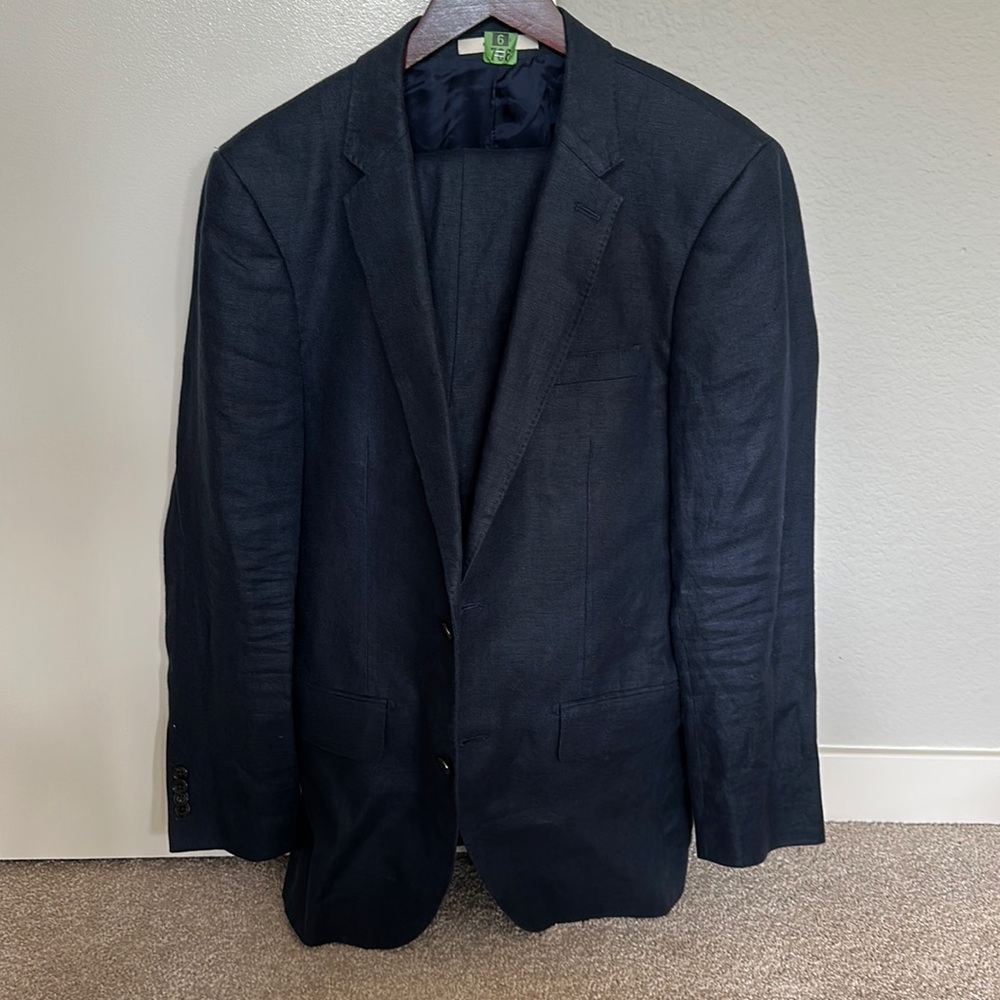 Staple navy linen suit from club Monaco. Tag 38r